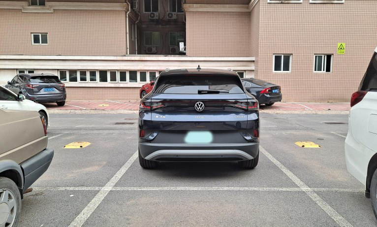 购买2022款id6cros,买id6crozz送充电桩吗