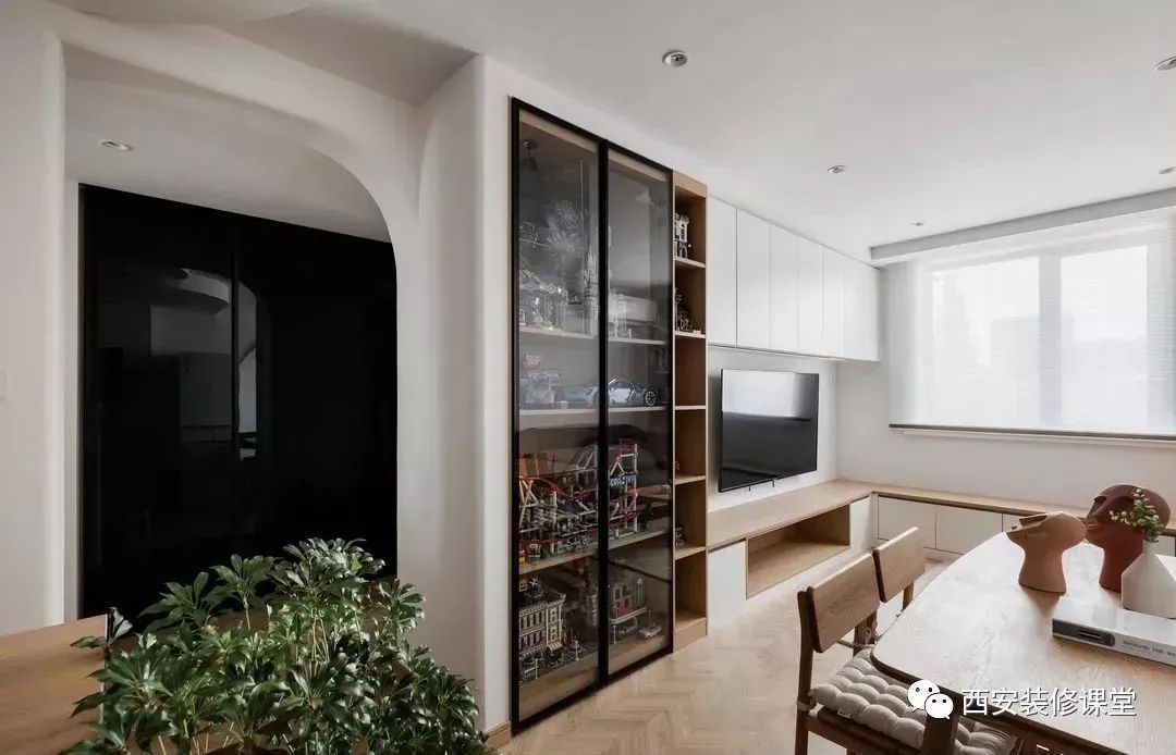 客厅窗户不是落地的怎么装好看,客厅东窗户适合什么窗帘