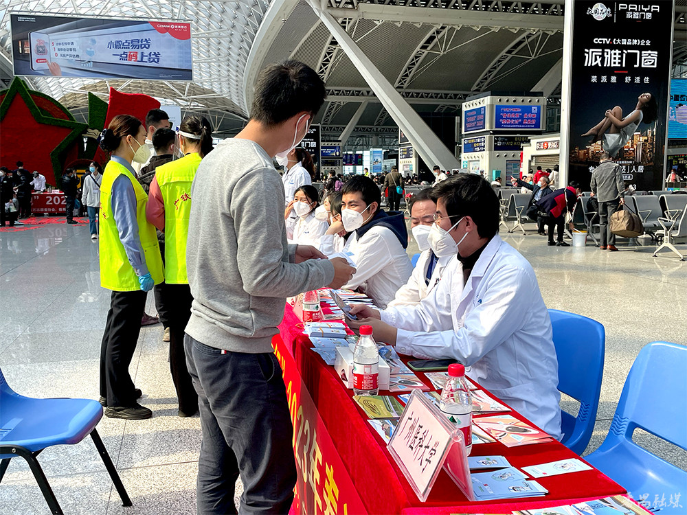 迎新春送祝福书写春联活动,书法家迎新春写春联活动