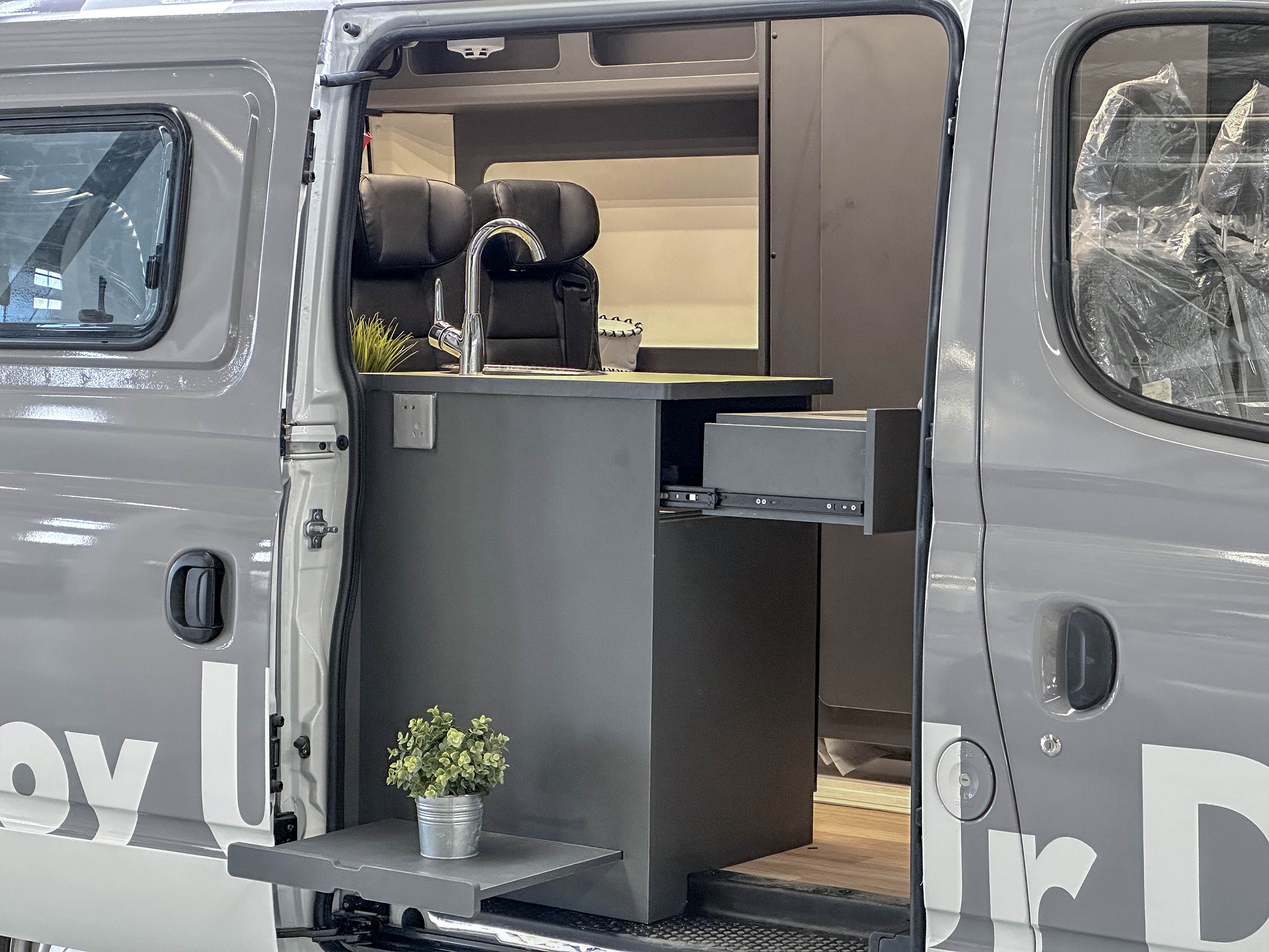 国内能买到的vanlife风格房车,vanlife升顶大床房车最新款