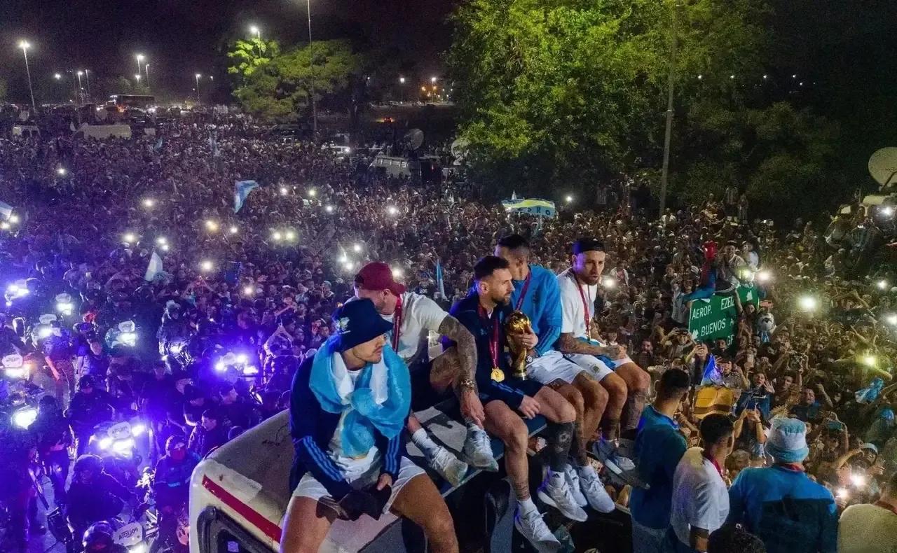 假如夺冠的不是阿根廷而是中国男足,疫情阴霾会烟消云散