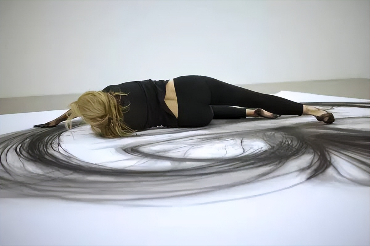 屁屁竟然也可以用来画画，网友：画面太美我不敢看