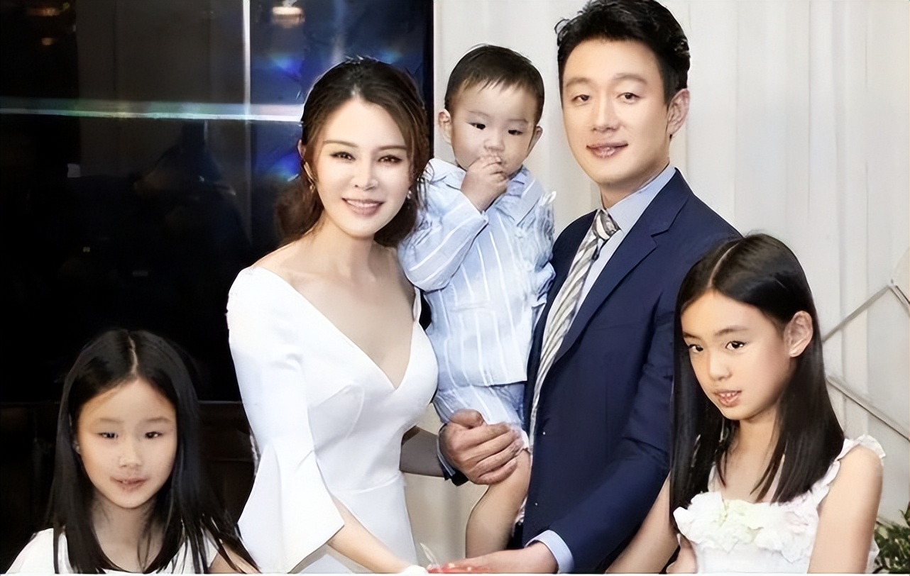 佟大为关悦结婚10周年,佟大为的妻子关悦比老公大多少