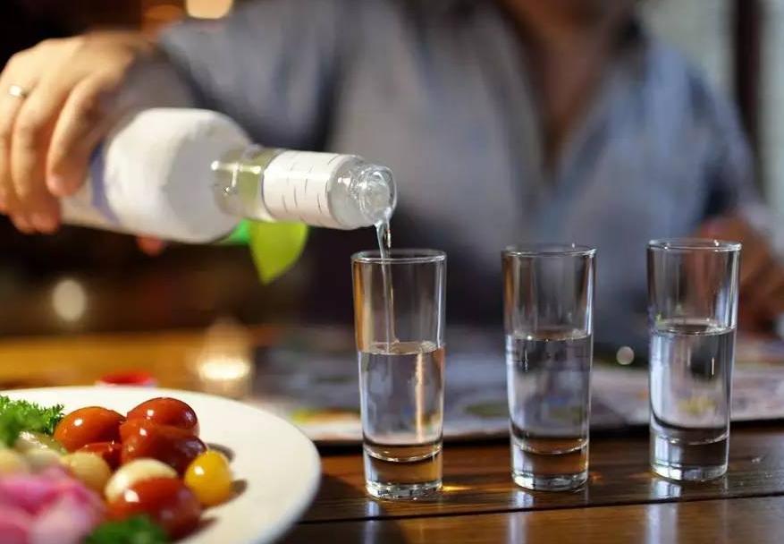 白酒怎么看酒瓶上的日期,白酒酒瓶如何检测