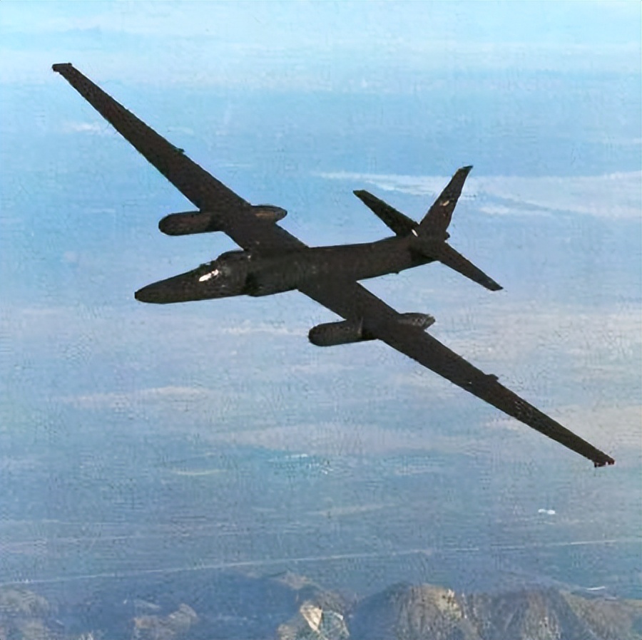 1962年,毛主席见到导弹部队的英雄岳振华,连说了三次“打得好”