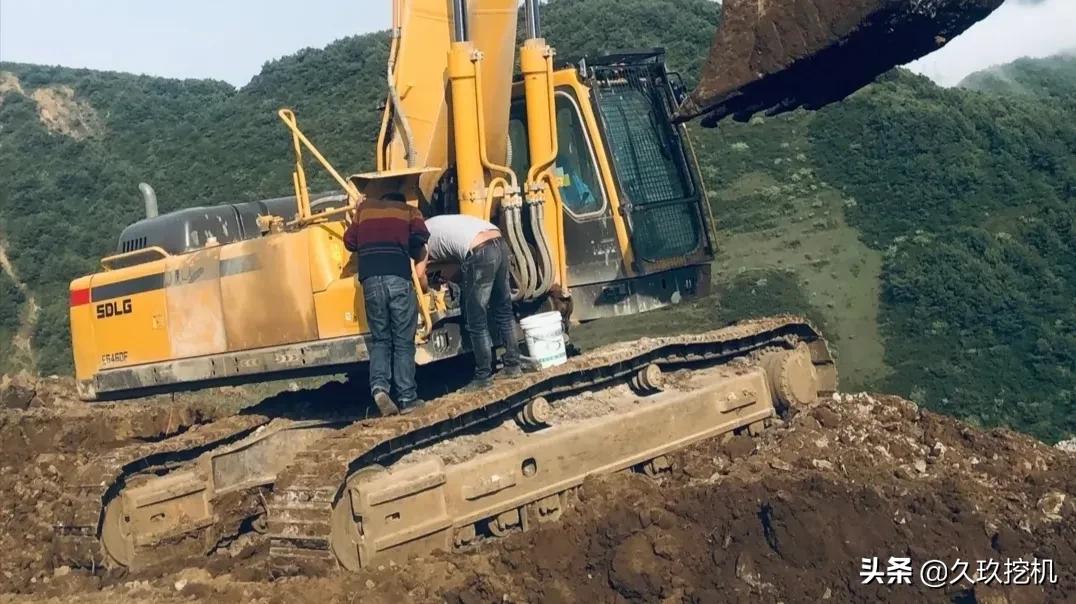 挖掘机师傅换个什么行业好,挖掘机师傅找工作有什么要求