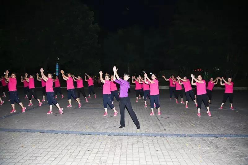 广场舞让我爱得遍体鳞伤,广场舞现在你还好吗