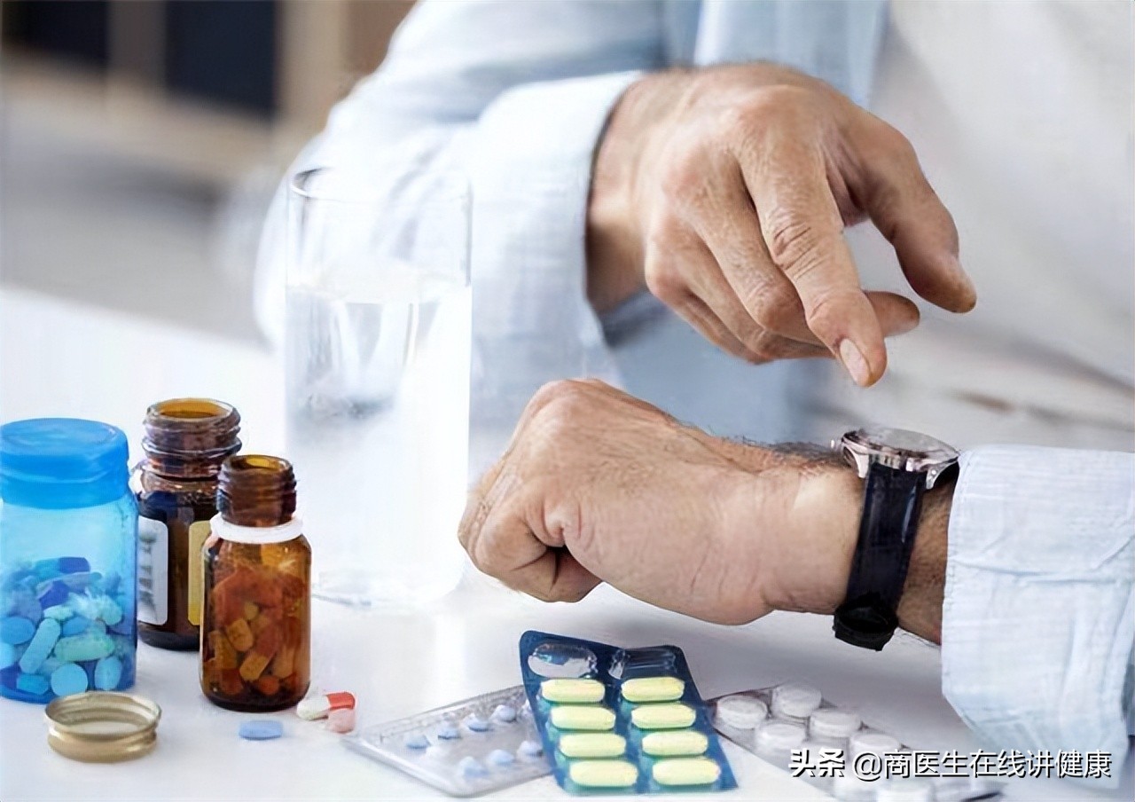 糖尿病人吃了二甲双胍是不是尿黄,糖尿病患者吃二甲双胍有副作用吗