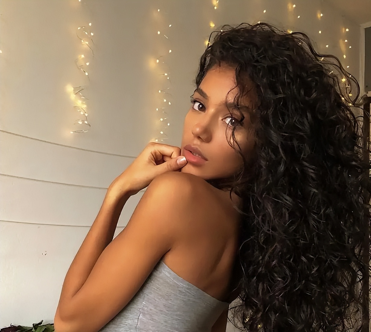 40岁女性下眼皮发黑是什么原因,女性腹股沟发黑是什么原因怎么办