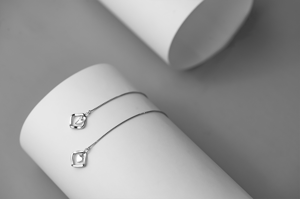 金饰比银饰显老吗,戴金饰和银饰哪个保值