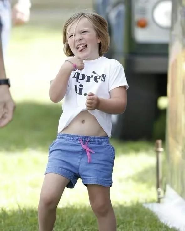 安妮的孙辈,安妮的孙女