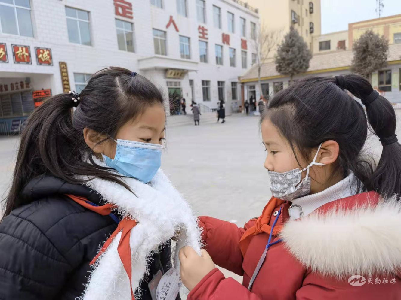 民勤:小小围巾有大爱这个冬季有点暖!