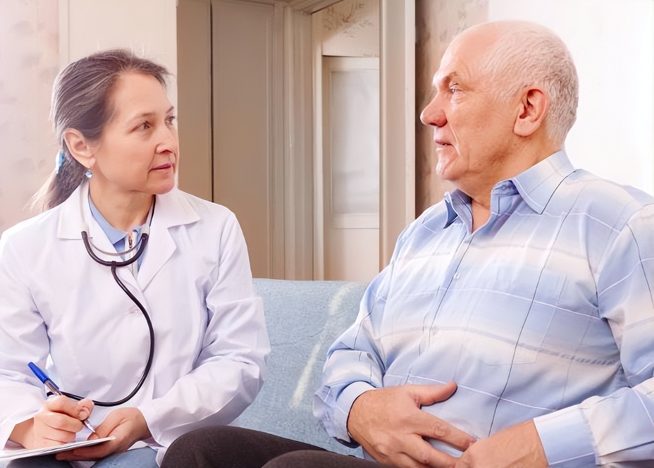 结合“实则阳明，虚则太阴”思想，探讨临床辨治腹满的经验