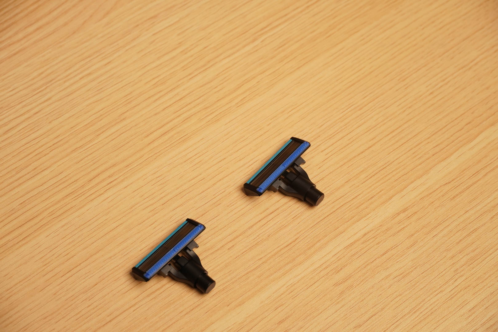 还在考虑送男朋友什么礼物？看看这款焕醒星洞小飞碟手动剃须刀