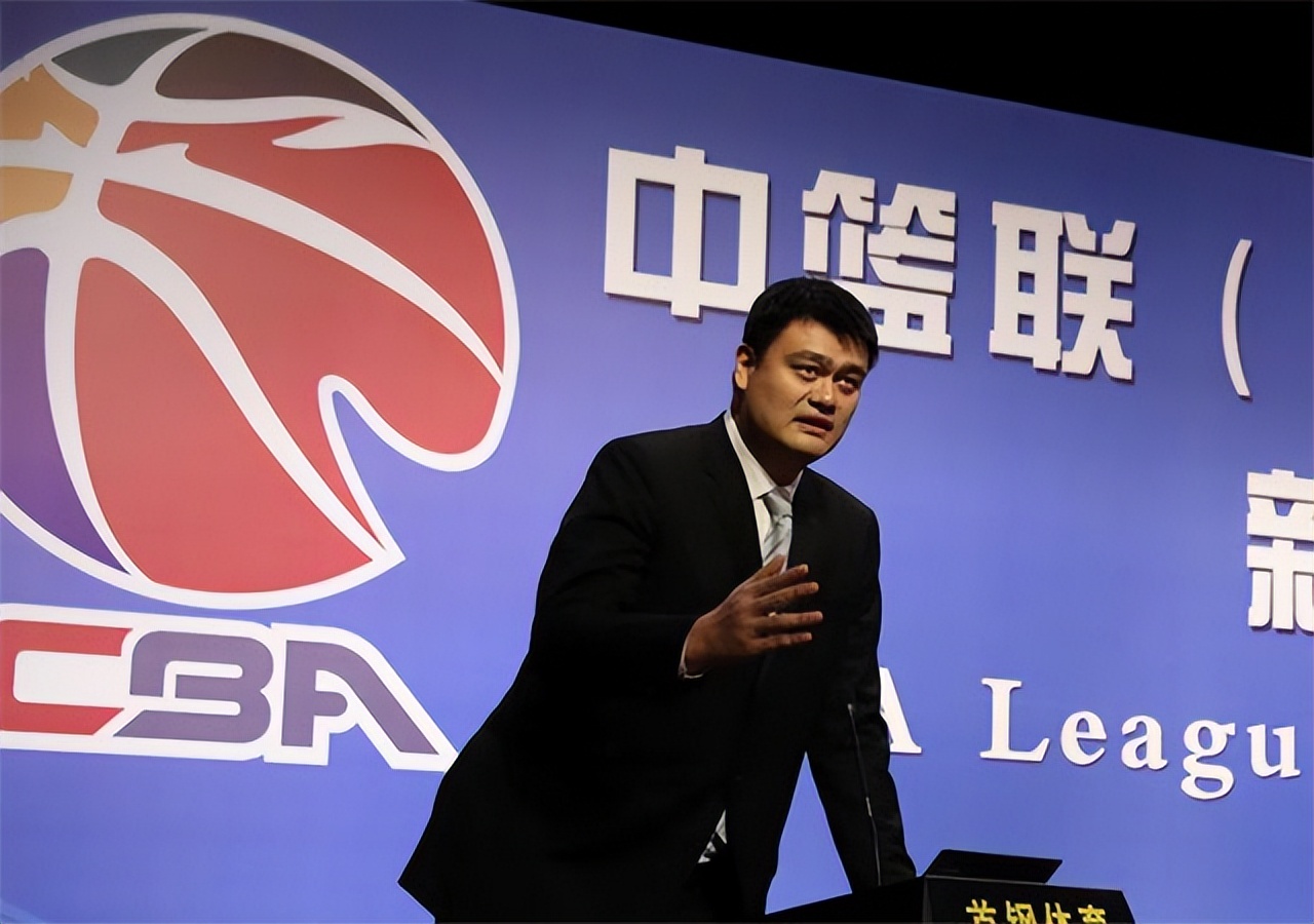 姚明和妻子叶莉近照 (姚明老婆叶莉个人资料简介)