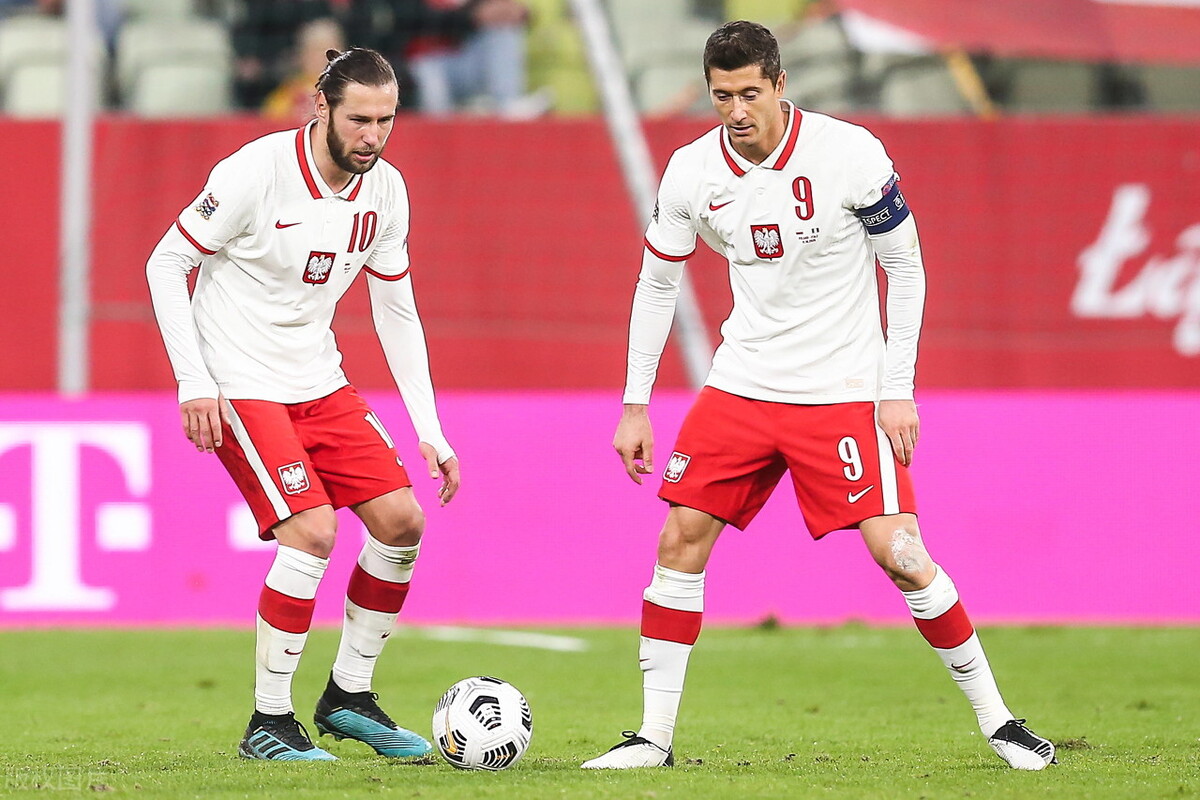 足球先生莱万呼声,莱万为什么和华为解约