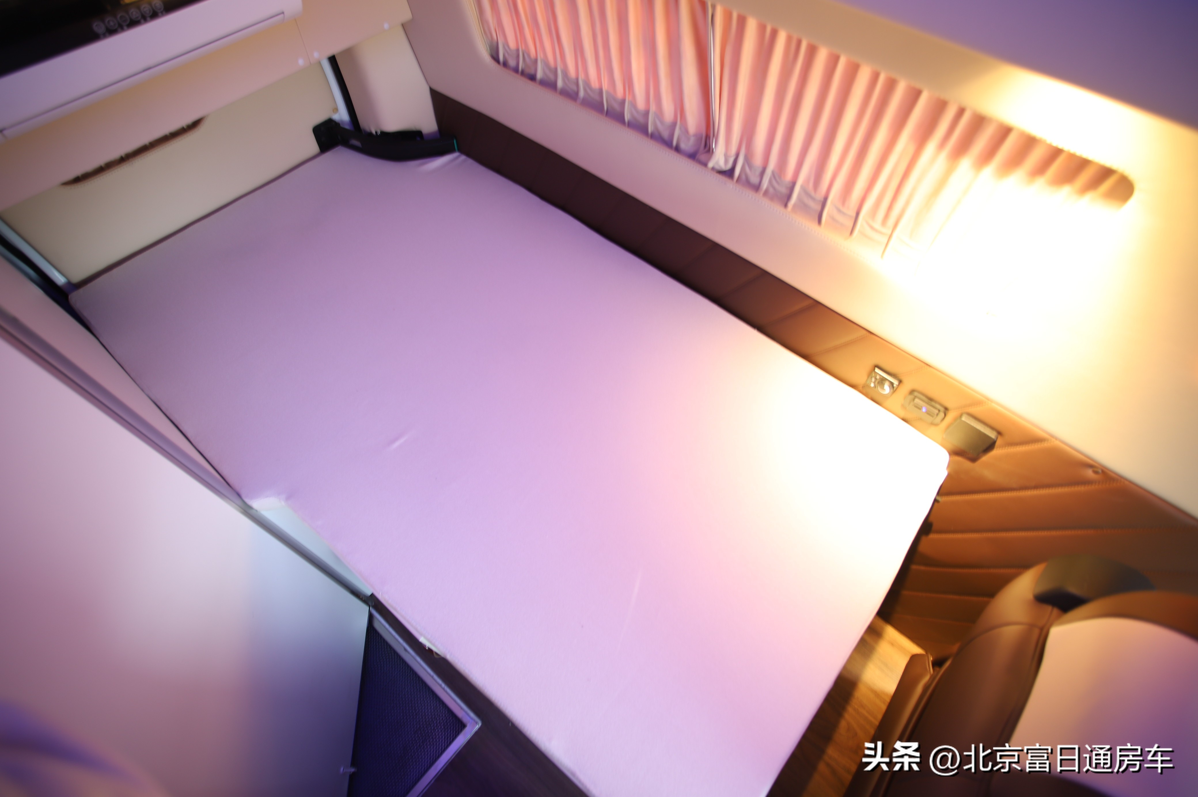 自带全封闭帐篷越野房车,模块化露营房车车长4米重500