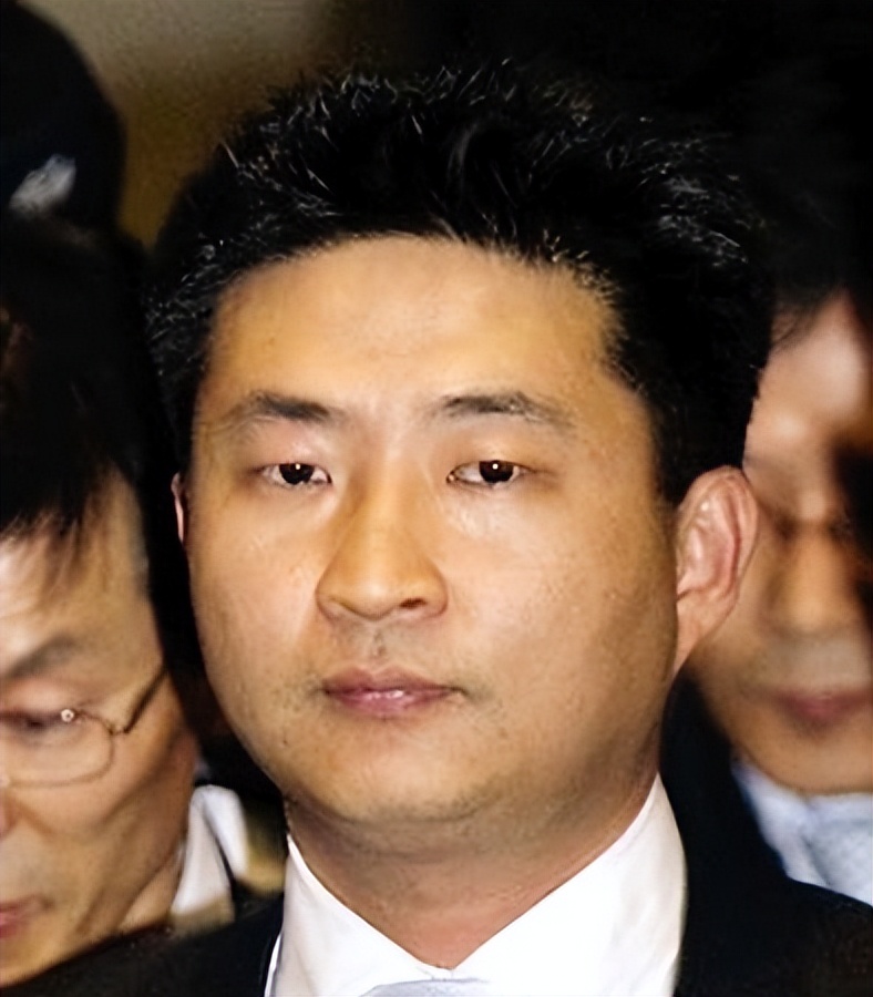 2009年，韩国前总统卢武铉跳崖身亡，女儿入狱，儿子在中国工作