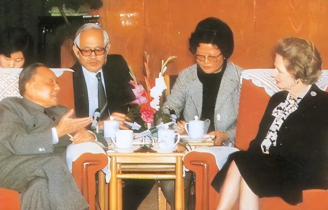 英国人不解：为何将香港归还中国？2000年英上将一句话道出真相