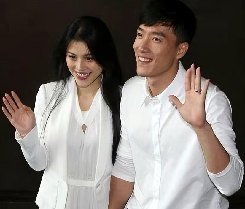 刘翔成为世界冠军的艰苦历程,世界冠军刘翔现在干什么呢