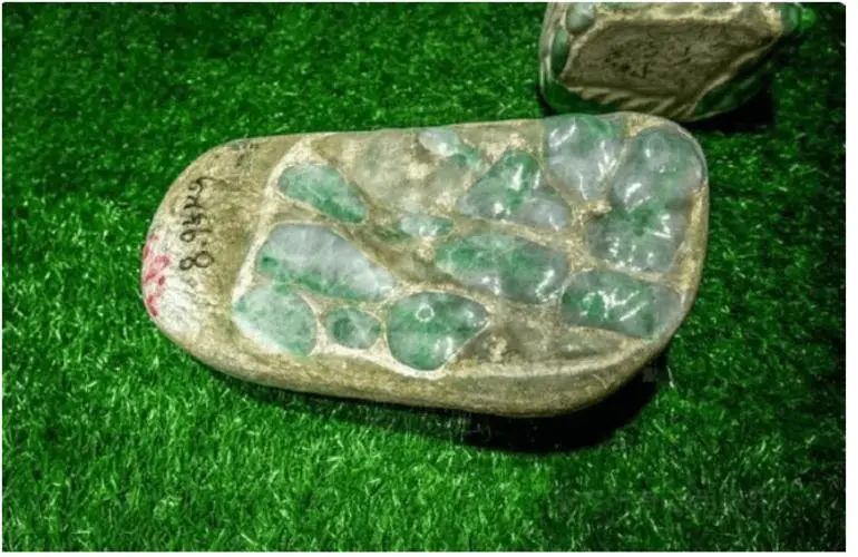 翡翠直播骗术曝光视频,直播间买到假翡翠原石怎么办