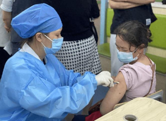 56岁大姐嫁给了高富帅,38岁大姐嫁25岁小伙