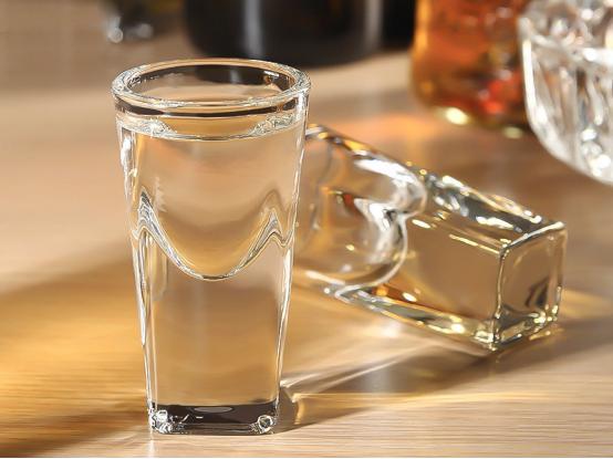 四川私企一领导，30年应酬总结出一份白酒清单，网友：不愧是领导