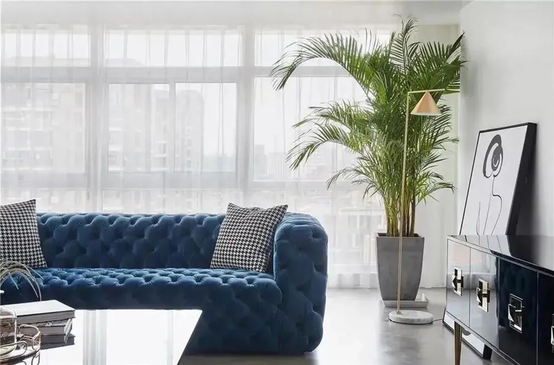 沙发不靠墙放什么好看,客厅大怎么装沙发可以靠墙