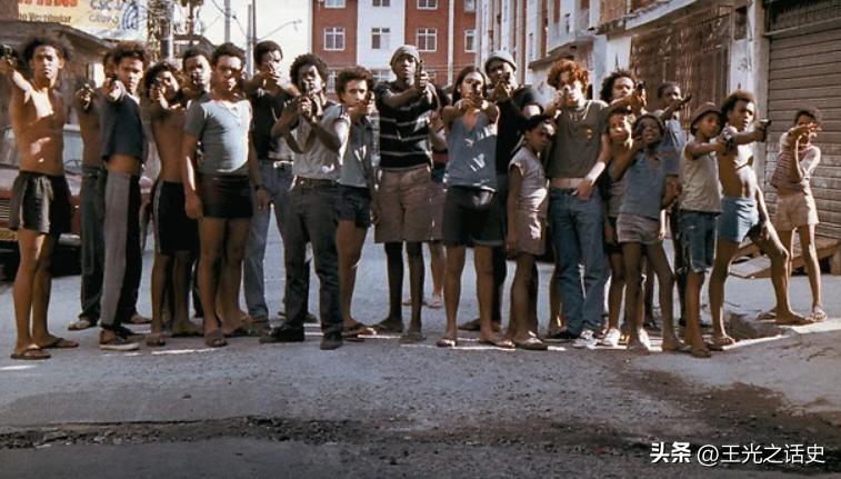 除了踢球就是守门,除了踢足球我还能干什么