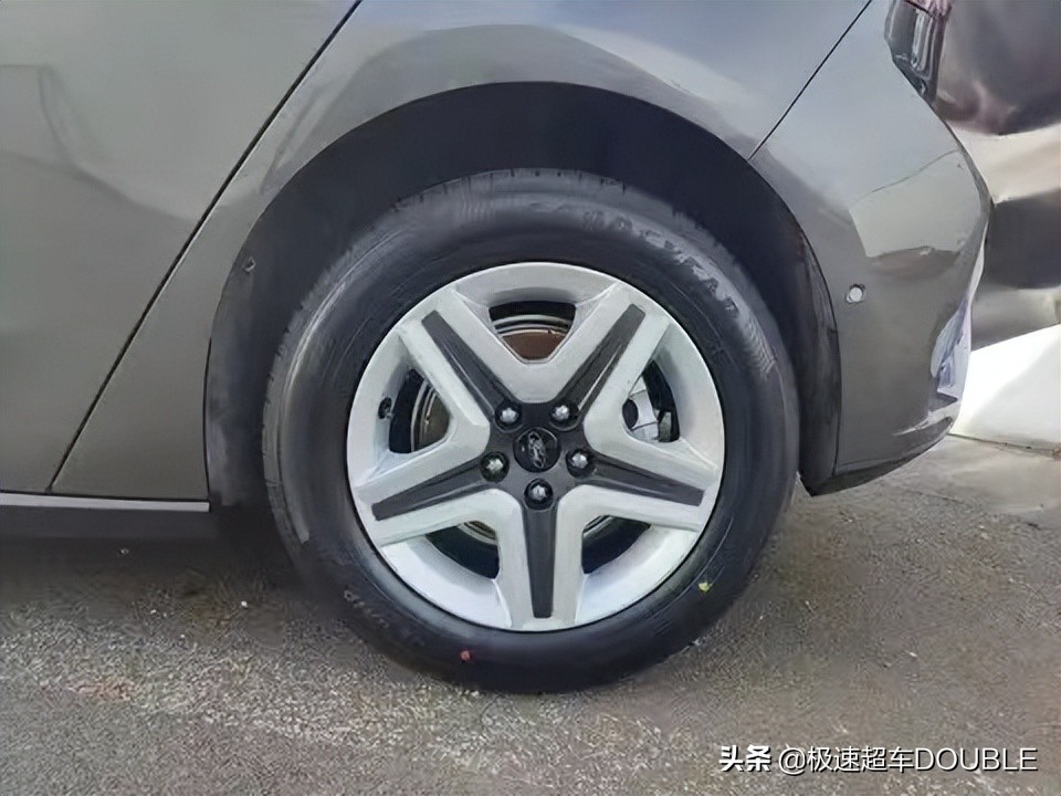 全新福克斯三厢轮毂,福克斯1.5t和思域1.5t比加速