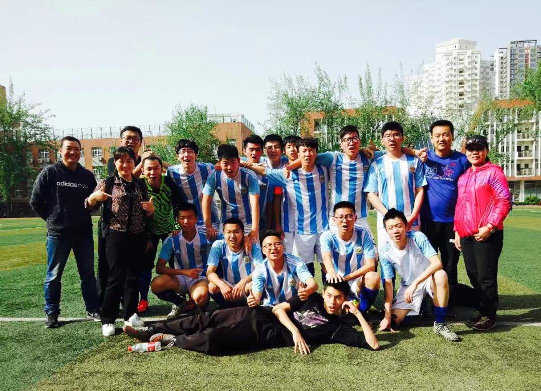 足球少年丨西安外国语大学杜真方：往前走，朝着光