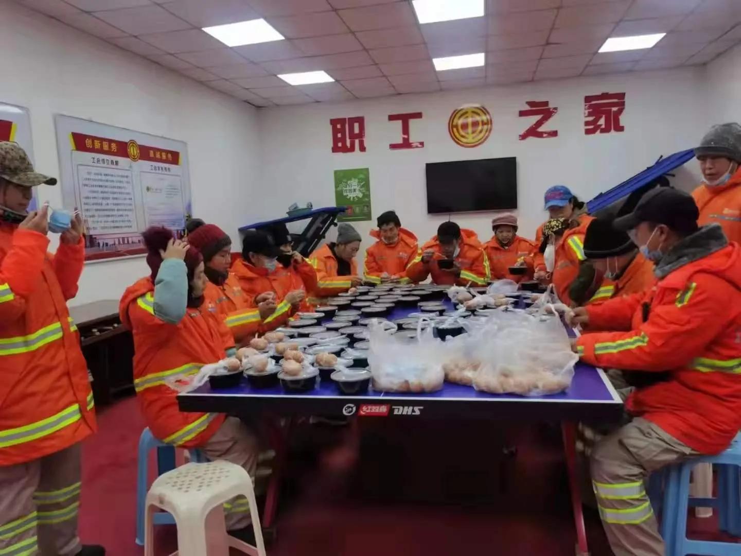 腊八节社区举办腊八粥活动,寒冬送温暖腊八粥