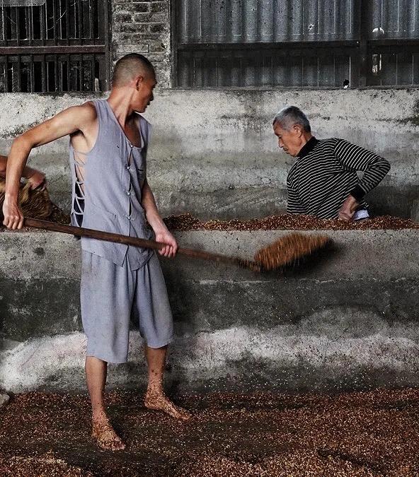 淮北酒厂工资待遇,酒厂酿酒工的真实生活