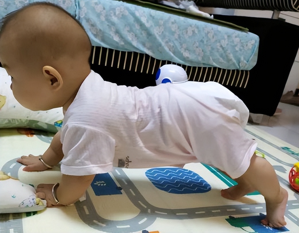 0-2岁宝宝运动发展特点,0-12个月宝宝运动训练大全