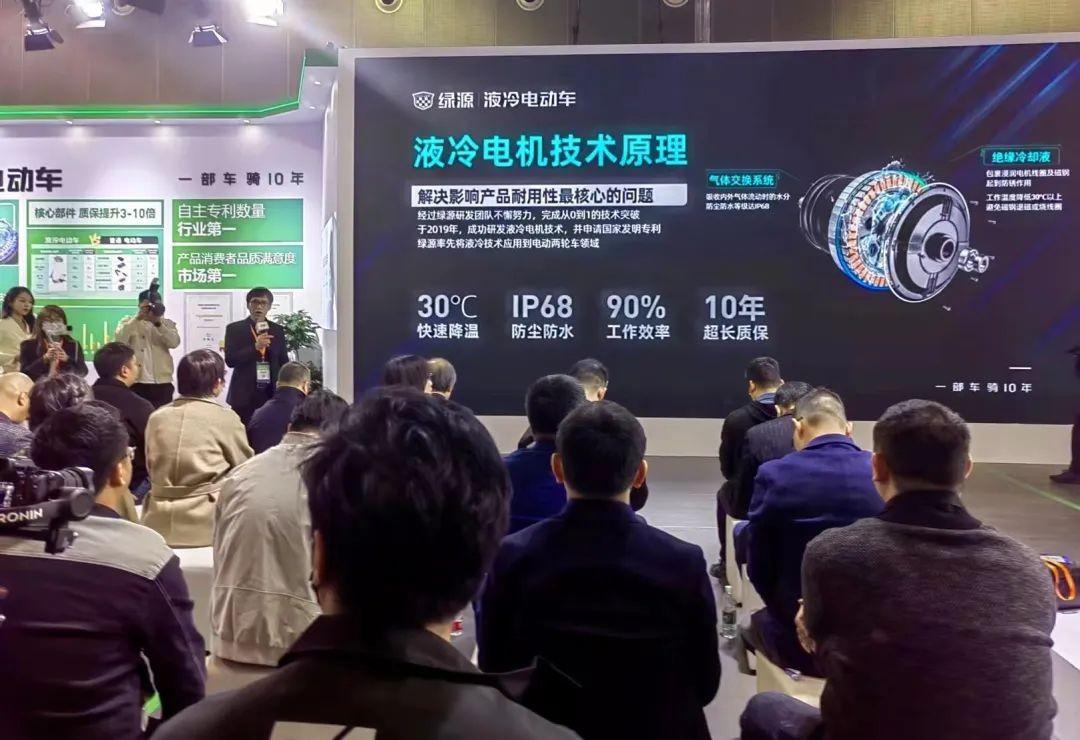 两轮电动车的电机使用寿命多久,汽车电动车的使用寿命多少年