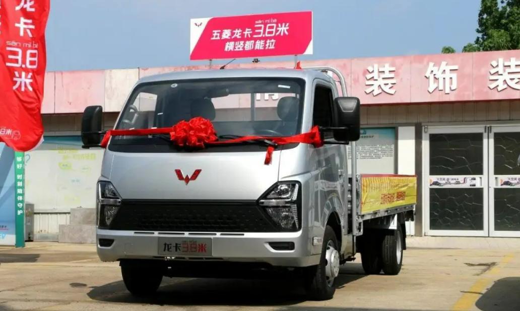 都是国产大牌出品，定位一致，五菱龙卡和跨越者D5怎么选？