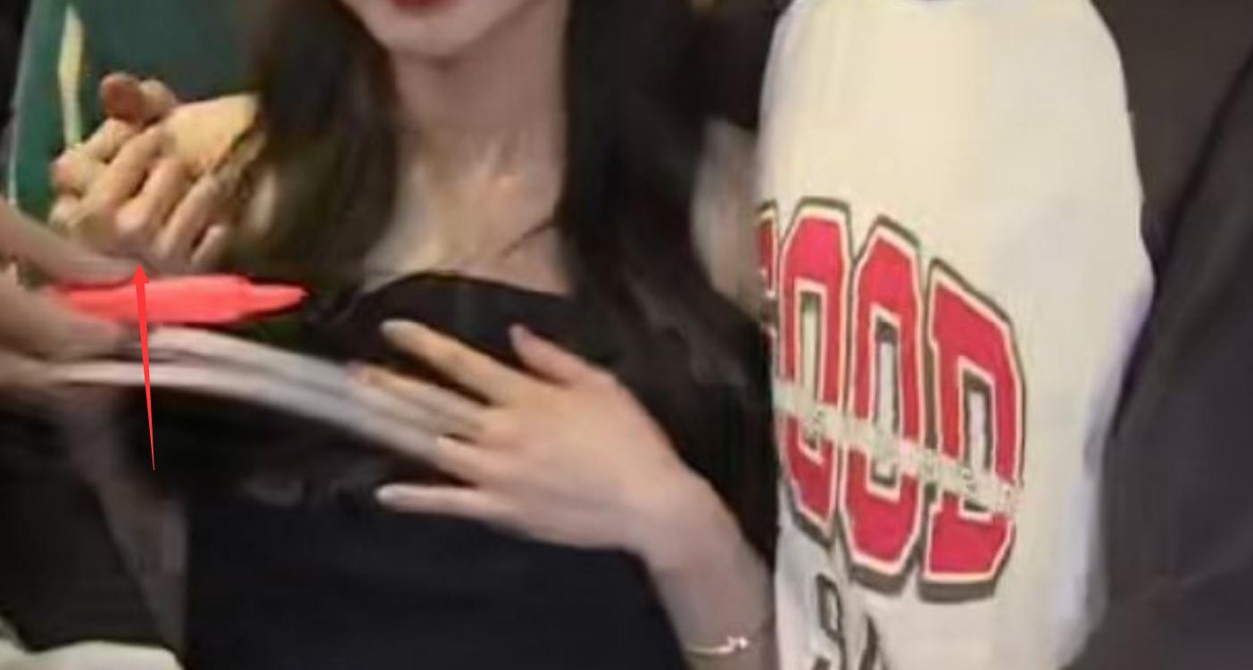 白敬亭宋轶片场好甜,曝白敬亭横店探班宋轶