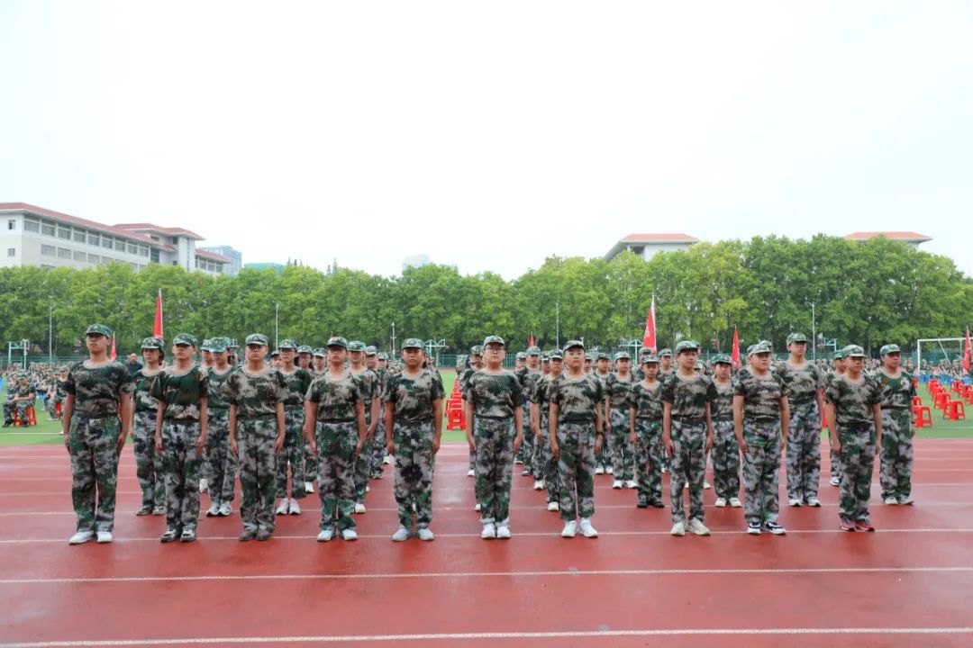 盐城市初级中学2023年“铁军国防训练营”闭营仪式隆重举行