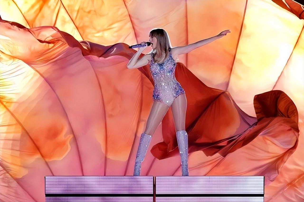 泰勒斯威夫特热单现场版,泰勒斯威夫特巡演换装