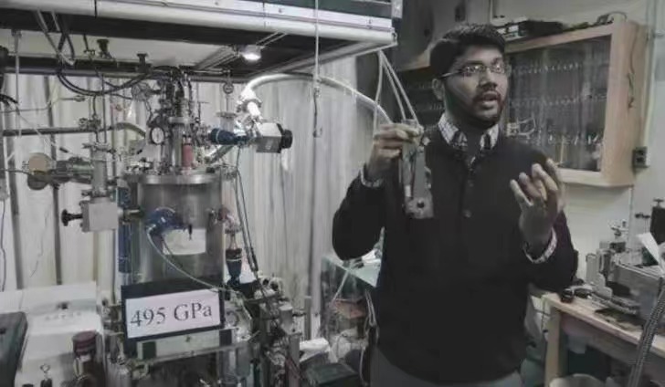 美国印度裔搞出的室温超导大*局骗**