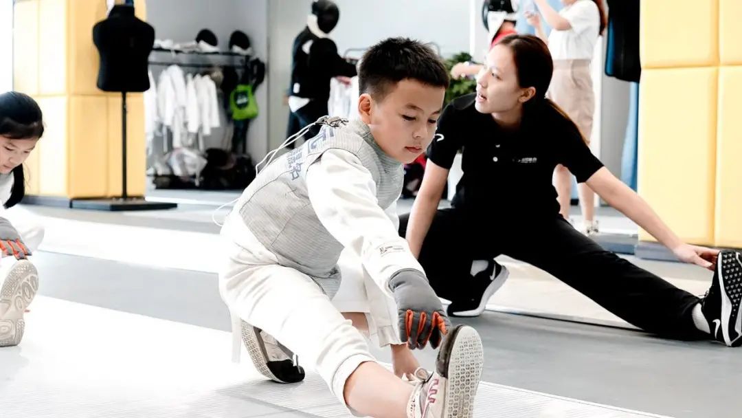儿童击剑运动员下肢力量训练,少儿运动击剑