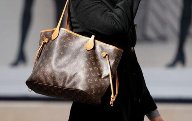 中国奢侈品市场的发展和缺陷,如今中国的奢侈品是什么