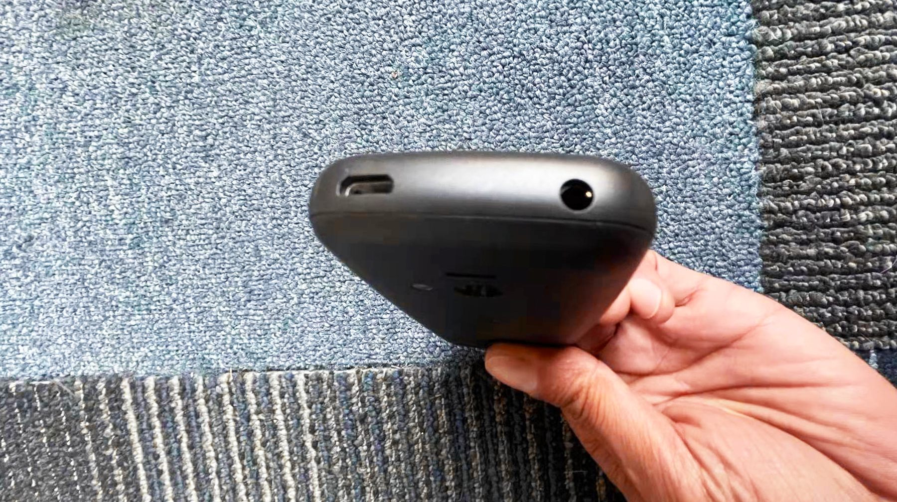 88克轻薄机身随手装进口袋，这台诺基亚功能机，专门用来打电话