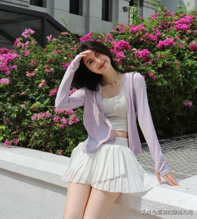 蓝色防晒衫搭配蓝色牛仔短裙,牛仔半身短裙蓝色防晒衫