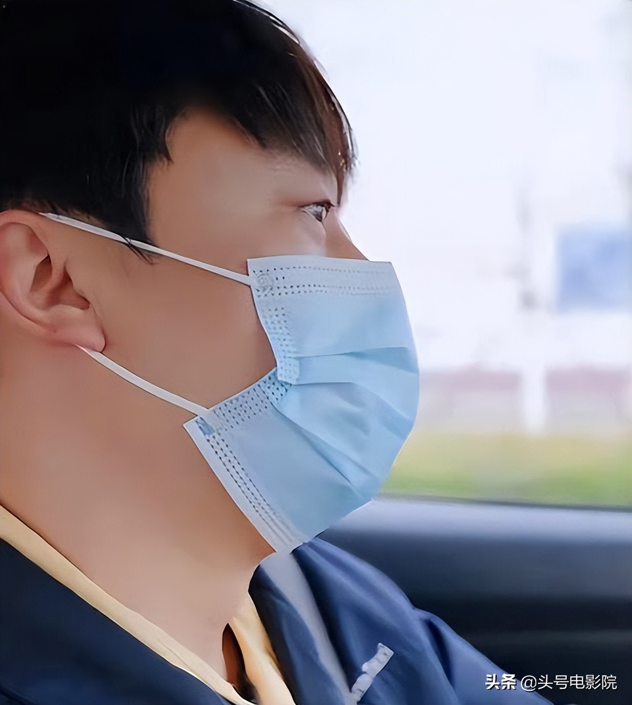 《魔幻手机》男主39岁当出租车司机？马路边吃盒饭，曾演葛优儿子