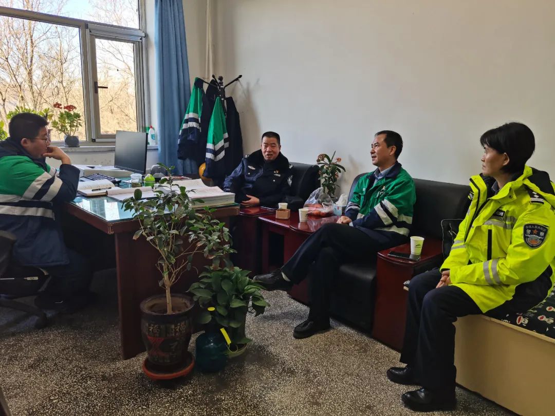 常生辉,大队领导深入检查春运交通安全