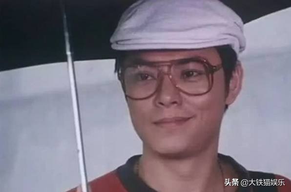 下垂眼袋男明星,眼袋严重的明星