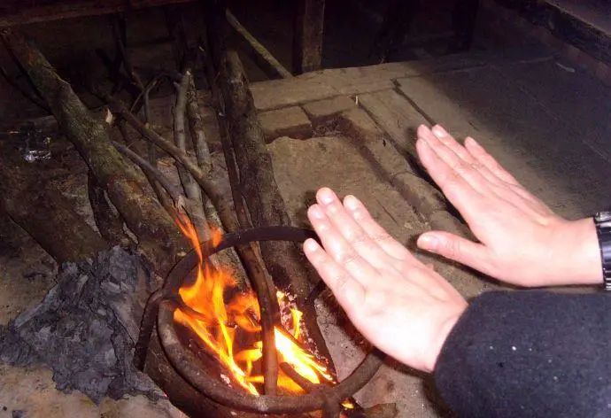 江西九江家中起火,江西九江家中着火