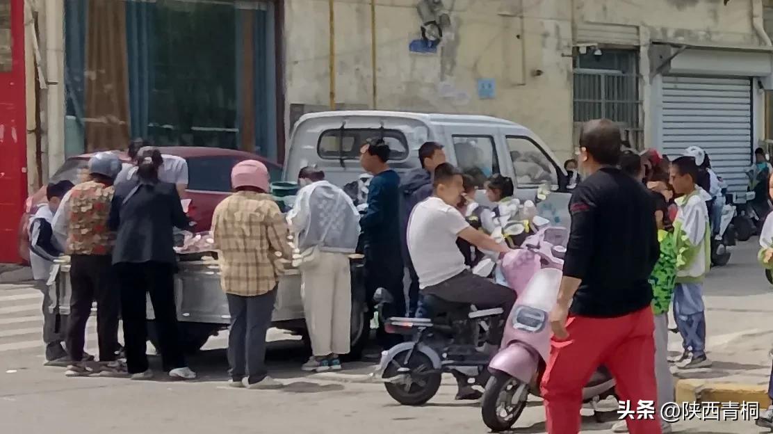 孩子上小学了需要每天给零花钱吗,小学生给零花钱好不好