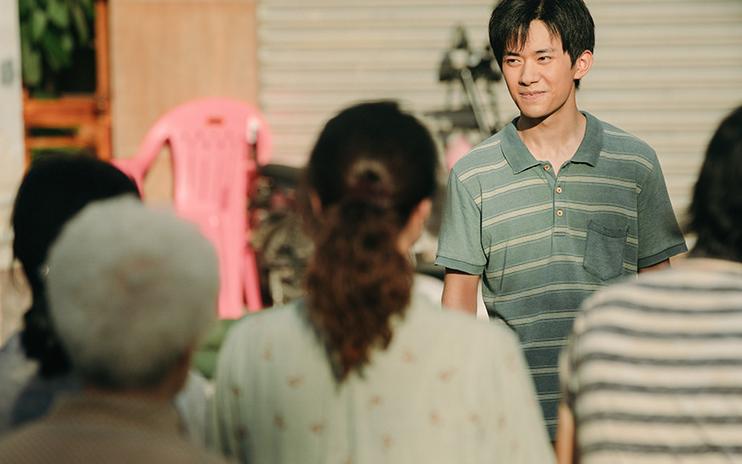 易烊千玺王传君祝福众人反应视频,王传君评价易烊千玺